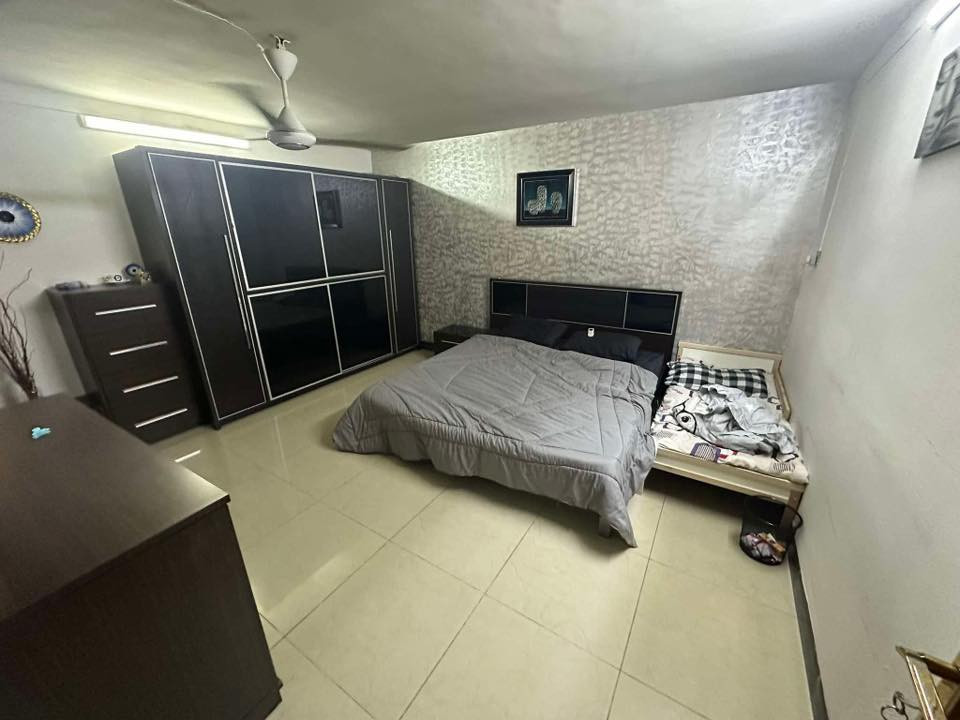 198 متر  عكادة نظيف كلش 
مقسوم منه مشتمل طابق ثاني من ضمن المساحة 
تقريباً 60 متر 
 يباع كامل 198 متر 

الحرية
فرع جامع الموسوي 
 بالسايد المقابيلة مولدة كاتم 10 امبير مجاناً 

للتفاصيل واتس اب 
***********
