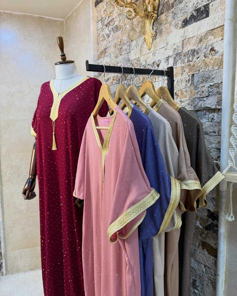 گلبيه نسائي 😍 😍 
 خامه فانيله مريب 😍 ستراس 
 ( 6 الوان ) 
قياسات ( xl , xxl )
قياس راهي يلبس لحد وزن 100
حواء للشالات والذهب البرازيلي 
أم الخيل قرب مرطبات جيلاتو 💥


**إذا كنت صاحب هذا الإعلان وتريد حذفه لأي سبب، رجاءا أرسل رسالة إلى الدعم الفني**