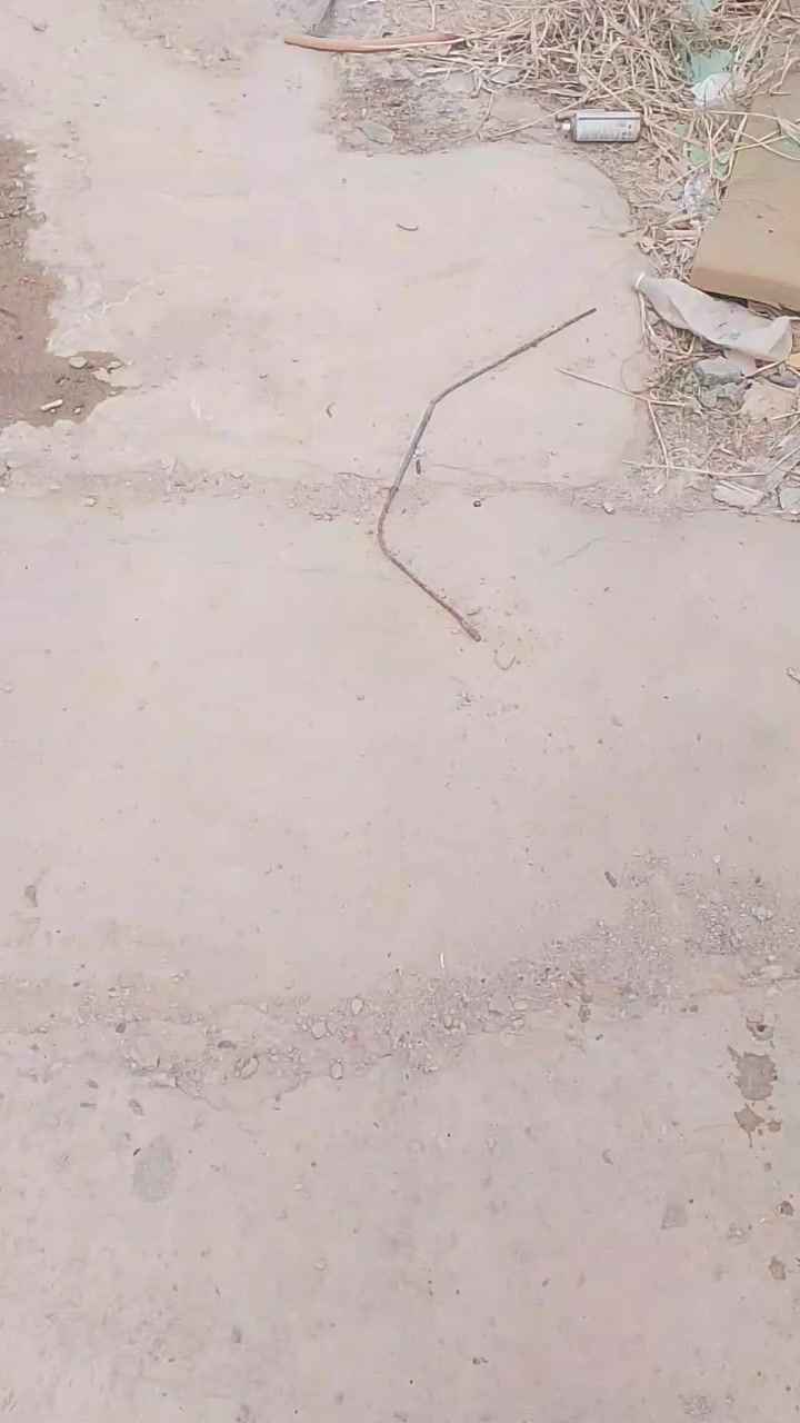 قطعه ارض للبيع في حي العسكري مساحتها 220 متر ماشي بيها ورقه الطابه الاستفسار على الرقم ***********
