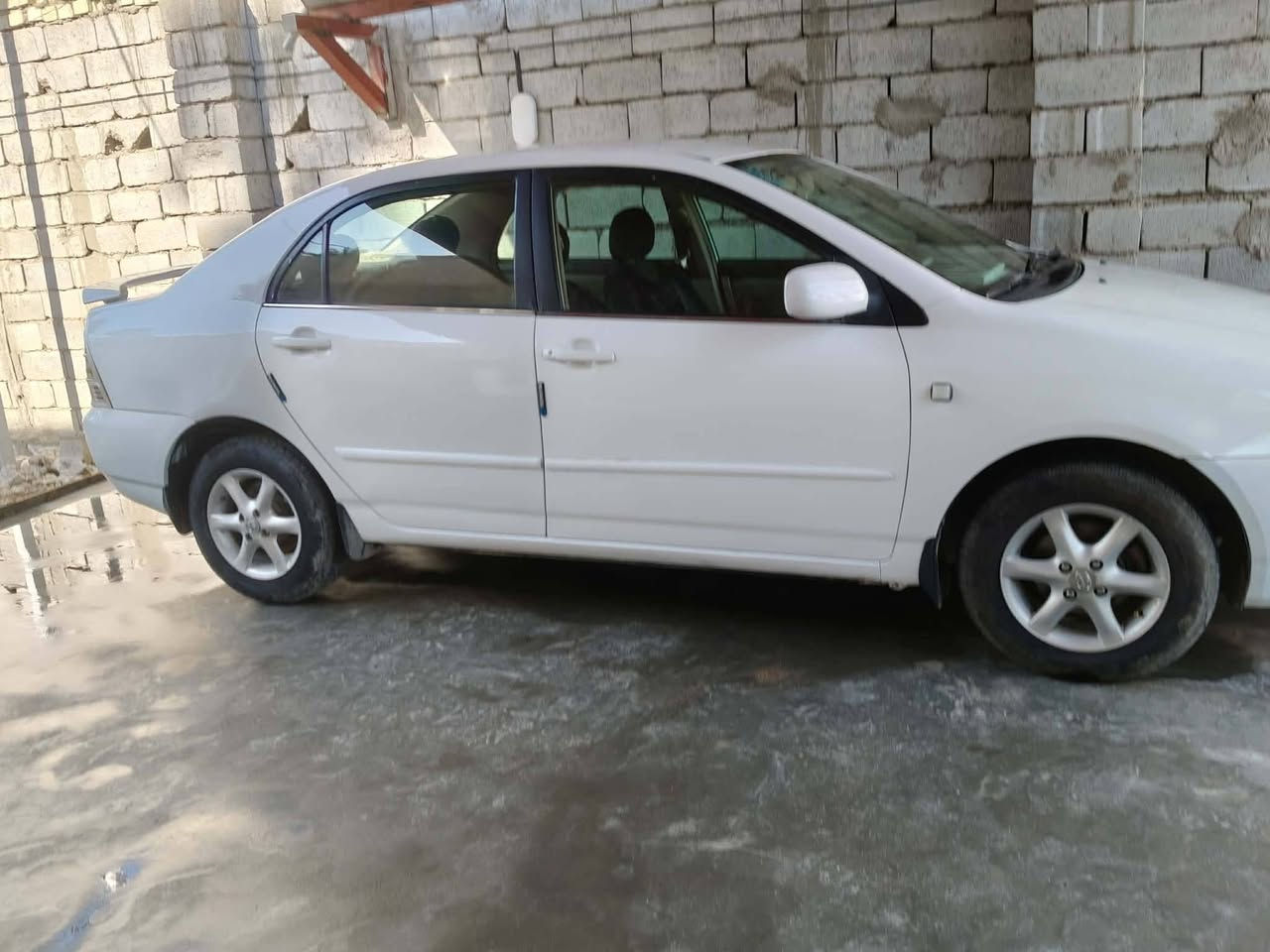 السلام عليكم كورلا للبيع موديل 2001 محرك 1600 رقم بغداد بأسم اخويه 
بيه جاملق خلفي ضربه خفيفه رايدهه 68 وبيه مجال مكاني بغداد تبريد شغال ثلج ‏‪0777 950 2762‬‏
