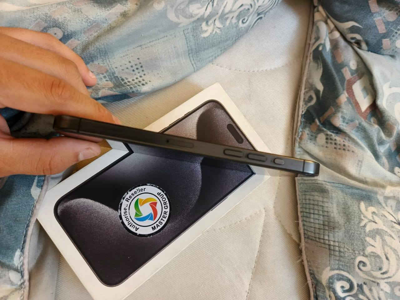 سلام عليكم ايفون 15برو ماكس وتر بروف كفاله فقط الفطر الي بل ضهر الجهاز ماستر ذاكره 256 بطاريه 78 سعر 850شراي اتصل ***********
