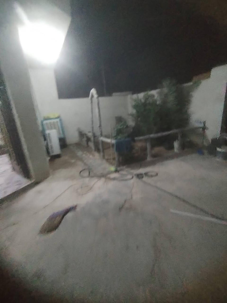 السلام عليكم
بيت للبيع في حي الحكيم قرب مجسر الحولي المساحه ٢٧٥ غرفتين وصاله ومطبخ واستقبال صحيات خارج وداخل السعر وباقي التفاصيل الاتصال على الرقم *********** و ***********
