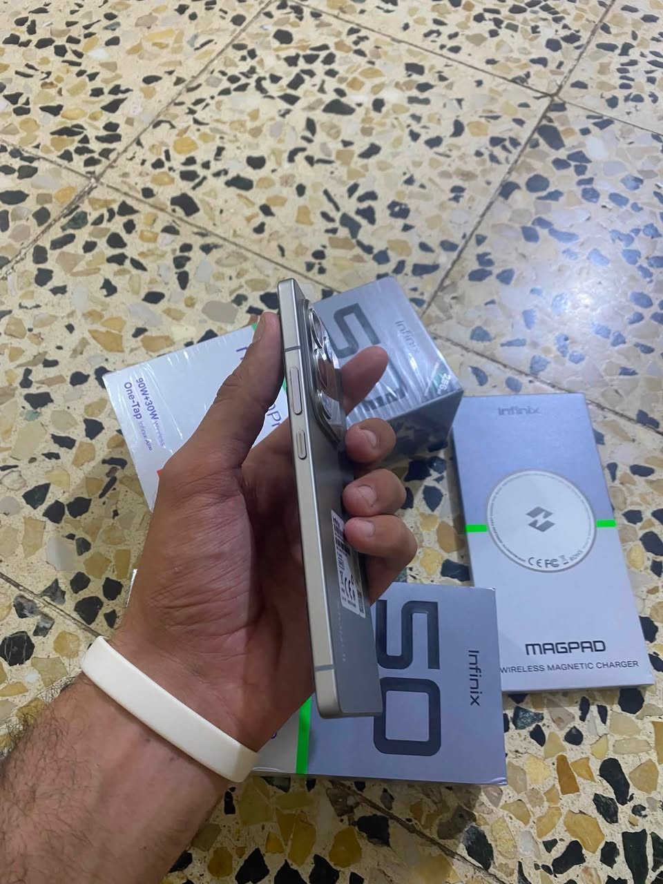 سلام عليكم | انفنكس نوت 50 Pro لل بيع
جهاز بلادي علا وضع شركه شخط مابي 

ذاكره 256 رام 24 كامل ملحقات 

سعره 275 الف بدون عموله سعر نهائي 

مكاني خمسه كيلو 

هاتف ***********
