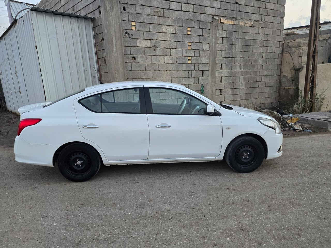 سلام عليكم نيسان صني هندي البيع موديل 22 سياره بيه ضربه في جاملغ الكدام اليسر والخلفي شبر مكان بصرة كرمه علي الطيف السعر 115 وبيه مجال ***********
