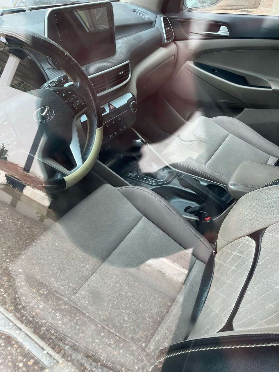 توكسان ٢٠٢٠ جيكي للبيع
سعرها ١٤٠ ورقة بيها مجال بسيط للطيبين
صبغ عام 
محرك وكير شرط 
مكان السيارة كركوك مع بطاقة بنزين
للاستفسار اكثر خابر على صاحب السيارة رقمه *********** كركوك, العراق
