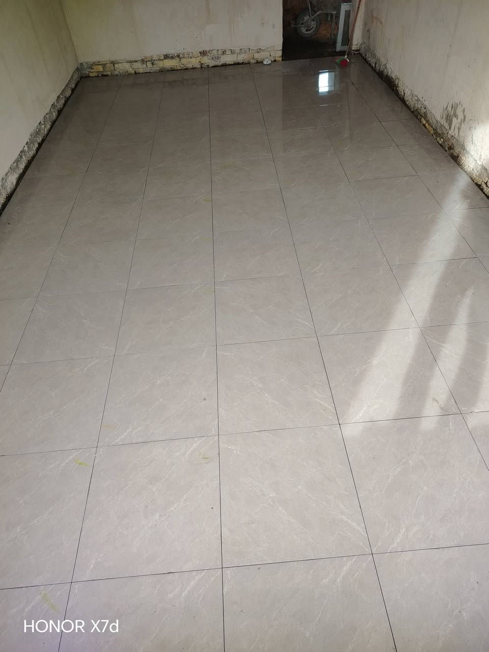 سلام عليكم خلفه سيراميك من بابل تواصل ***********
