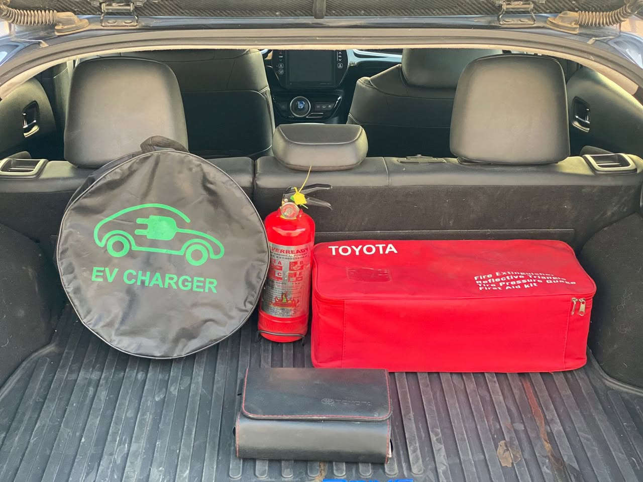 تويوتا بريوس برايم اعلى فئه موديل ٢٠٢١ شاشة جبيرة تسلا بصمة وتحكم ستيرن جهتين كشنات جلد وتدفئه كتلوكات الشركة وياها وبصمتين والشاحنة الاصليه وياها. والسيارة جاهزة للاخير حادثها جاملغ امامي وبنيد ايرباك البردة طاك والستيرن وصور الحادث مرفقه  بالمنشور وياها رقم بغداد شبه مميز مكاني بغداد اليرموك السعر ١٥٥ وبيها مجال قليل ***********
