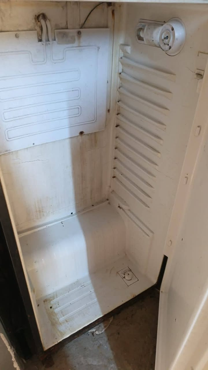 ثلاجه للبيع شغاله وتبريدها كلش زين ونظيفه السعر ب125الف بيها مجال


**إذا كنت صاحب هذا الإعلان وتريد حذفه لأي سبب، رجاءا أرسل رسالة إلى الدعم الفني**