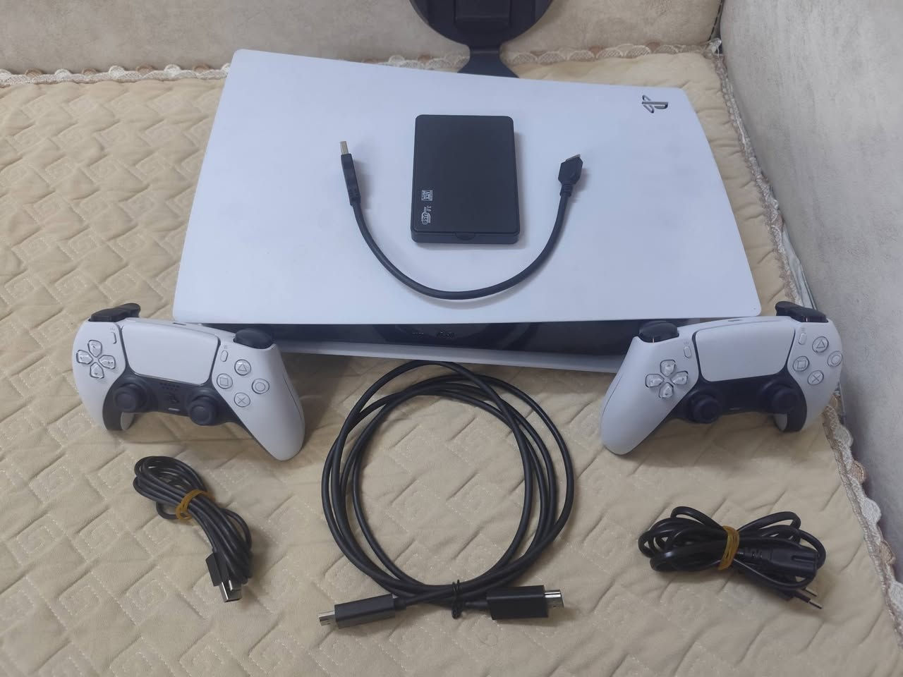 سلام عليكم شباب متوفر
بلي فايف فات مهكر للبيع 
جهاز جديد بعده مامستخدم هواي حته يداته 
دبل جويستك وبي منزل كومه لعبات وياه هارد خارجي واحد تيرا 
جهاز بدون كارتونه 
مكاني بالحله حي الصحه توصيل ماعندي 
سعره ب770 الف
***********
