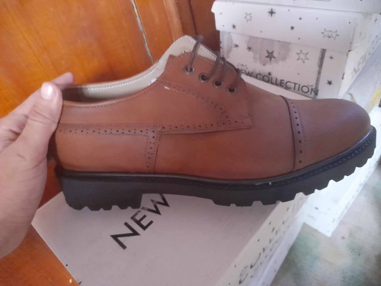 سلام عليكم متوفر احذيه درجه اولى
اقل قطعه خذتهه ب ١١ الف بس صار خلاف اني وبو محل ع الايجار  وريد ابيعهن مستعجل ع بيعتهن عندي تقريبا 80قطعه 
احسب القطعه ع 9الف  ابيعهن شلعه وحده تجي بعينك تفحص  اذا مو نفس القطعه لا تنطي فلس واذا  انته من غير محافضه  تتفق وي شركه توصيل وافتحلك فيدوو تصال  عليهن لان عندي صار ضرف ومستعجل ع  فلوس  رقمي هذه لتواصل 
0788 403 7383 0
