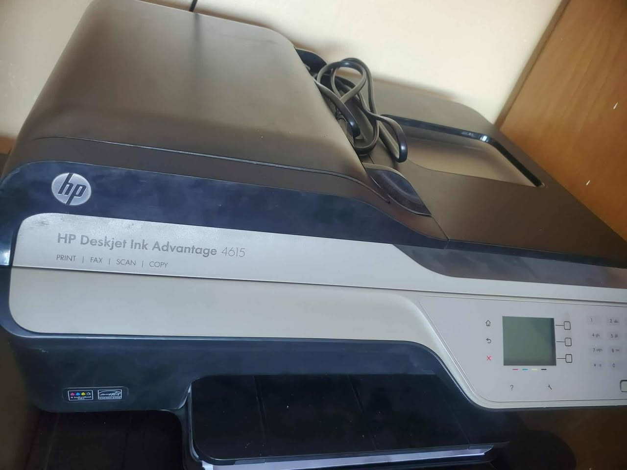 للبيع: طابعة HP DeskJet Ink Advantage 4615 – حالة ممتازة!
🔹 طابعة متعددة الوظائف طباعة – نسخ –   فاكس_ مسح ضوئي
🔹 مناسبة للاستخدام المنزلي أو المكتبي

✨ المواصفات:

النوع: HP DeskJet Ink Advantage 4615

وظائف متعددة: طباعة + نسخ + مسح ضوئي + فاكس

دقة الطباعة:

أسود: ‎600 × 600 dpi

ألوان: حتى ‎4800 × 1200 dpi

سرعة الطباعة:

أسود: حوالي 8 صفحات/دقيقة

ألوان: 7.5 صفحات/دقيقة

الماسح الضوئي: دقة حتى ‎1200 × 1200 dpi

ADF تغذية تلقائية للورق

إمكانية نسخ حتى 99 نسخة

التكبير/التصغير من 25% إلى 400%

نوع الحبر: خراطيش HP 655 الاقتصادية

اتصال USB 2.0

شاشة تحكم صغيرة

مناسبة لطباعة من 150 إلى 600 صفحة شهرياً

تعمل بشكل ممتاز ولا تحتاج إلا للحبر فقط 

📦 الحالة:

الطابعة نظيفة ومجربة

جاهزة للاستخدام

مناسبة للدراسة أو للمكتب

السعر 25 دينار 

(ضع رقمك هنا0776768253)


**إذا كنت صاحب هذا الإعلان وتريد حذفه لأي سبب، رجاءا أرسل رسالة إلى الدعم الفني**