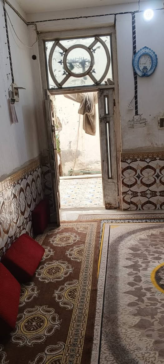 بيت 150 متر غرفتين وصاله وديوانيه ومطبخ وصحيات داخليه وخارجيه تضحيه شارع العياده قرب الاستداره الثانيه للاستفسار ***********
