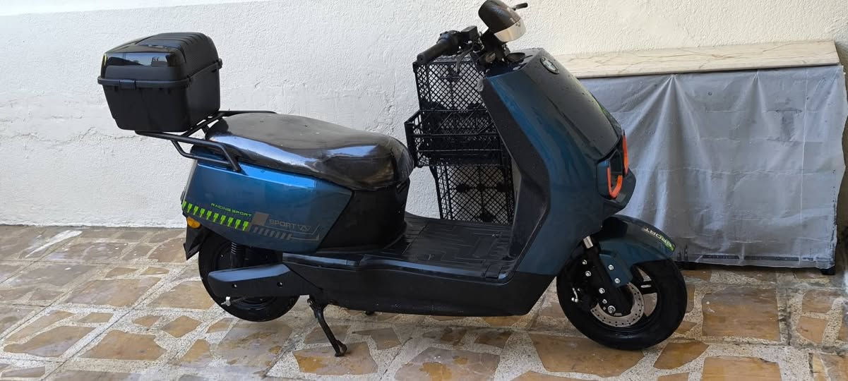 ماطور للبيع جديد مستخدم اقل من اسبوع 
ماشي237كيلو
شغال كامل مابي اي عطل سعرة500
مكاني حي سومر
 شراي اتصل***********
