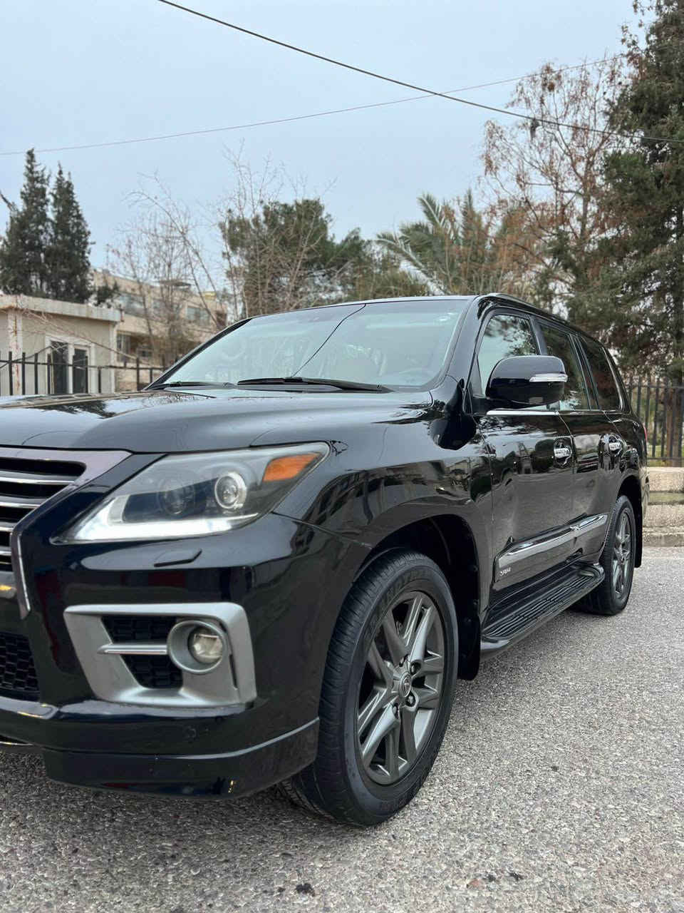 سلام عليكم ليكزس للبيع بدون مراوس
لیکزس  Lexus Lx570 
مودیل / 2010 محدث كامل الی 2015 
صفر شركة اربیل ، بصمتین بیلادی ، ٳید ثالث من الشركة 

مواصفات : فوول ، جك یصعد و ینزل ، صندوق شفت ، دبل جام فوتو بیلادي ، سبعة راكب ، كشن تبرید و تدفئة و خزن ، كشن كامل كهربائي  ، حتی كشنات خلفي كهربائي ،  ۳ كامیرا بیلادي ، بصمة و سلايد ، لایت لید و زینون بخاخ..

محرك : V8.5.7 ماشي ۲٦۰  آلف حقیقی 
رقم اربیل سنوية لغایة 2026 

مو عام مو حیزام ، نبیع بعام صبغ  
حادث سيارة ضارب شبك حديد جدار مزارع فمشخوط وصابغين سيارة علمود توحيد لون وجمالية
القمارة شوية بیها معجون من كدام 
شواصي آمامي و خلفي بشرط

كهربائیات ، صدر ، تبرید تدفئة بشرط الفحص 
سيارة باسمنا تحویل ثاني يوم 

سعر ::  275 $ مناسب وبيها مجال 
عنوان اربيل 
للاتصال / *********** واتساب كركوك, العراق
