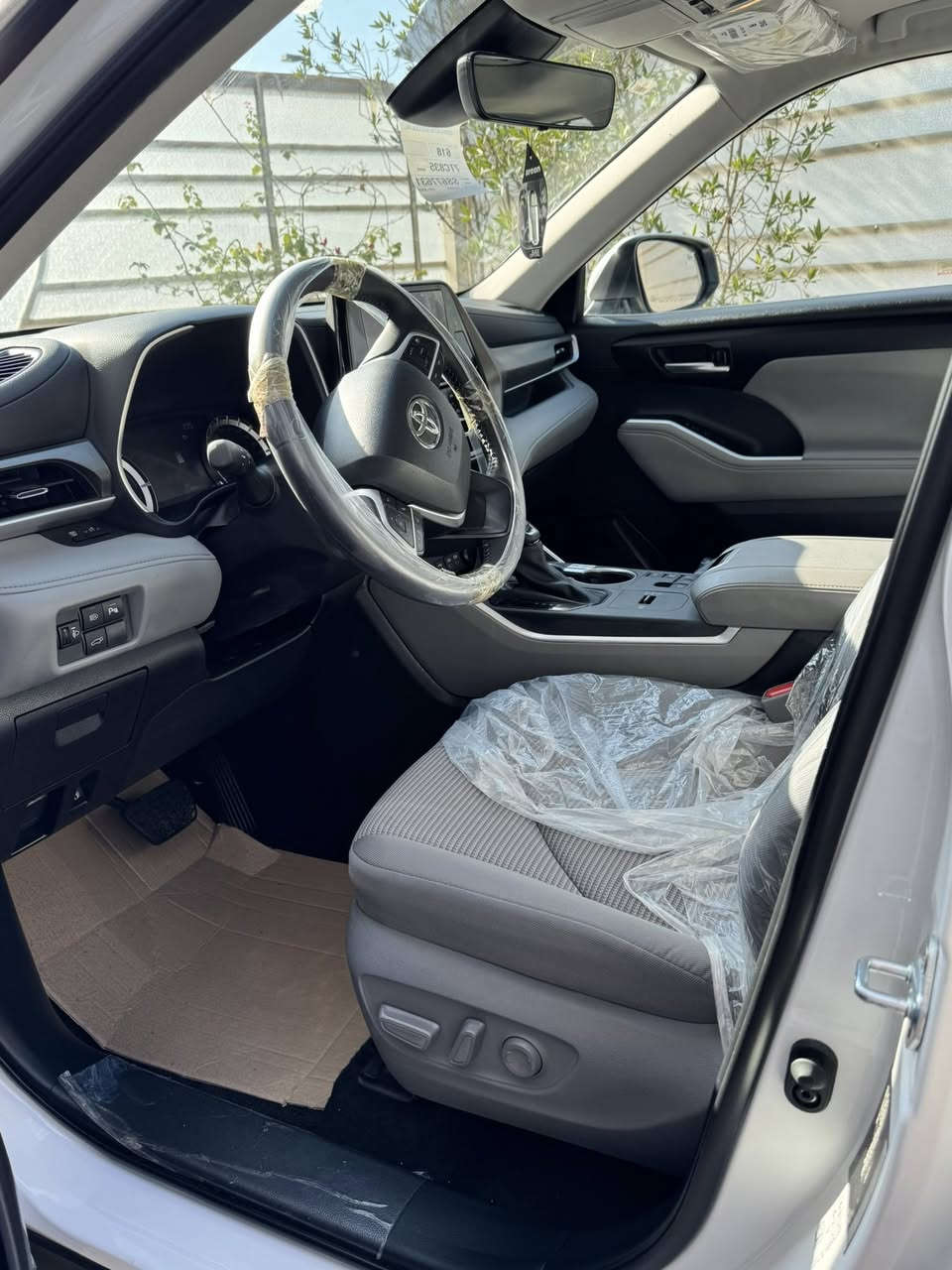 تويوتا هايلاندر موديل ٢٥وكاله عبداللطيف جميل GLEفول ماشيه ٢٨٠٠ كم اخت زيرو جديده رقم بغداد باسمي مكانه بغداد شارع فلسطين اتصال ع هاتف ***********
