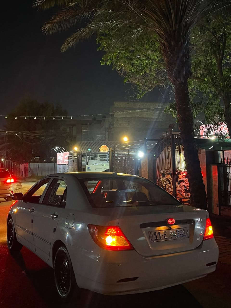 بي واي دي f3
صبغ دوسات + هلالات + شبر ب باب فقط 
باقي سياره مكفول
دواخل السياره جديده 
مكينه جديده ناعمه 
صدر جديد 
تبريد شغال ثلج
بدون اي نقص 
مواصفات معروفه 
عليها شاشه وكامره 
السعر ٦٣ 
***********
