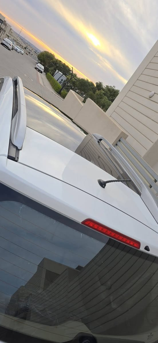 کیا سورینتو خلیجی
مودیل 2012 ، اربعە سلندر ، تخم طایە جدید  رقم و هزە جدید ، سقف بانوراما ، سبع راکب ، تبرید ثلاث قطع ،شاشە ایباد ، ماشیە 190 الف بدون تبخیر بدون صوت بدون دخان
نص باب سائق صبخ و شبر من جاملخ سائق بدون ضربە بدون دواخل ، سیارە حلوە و نظیف کلشی بشرط تحویل ،سعر 149 و مجال بسیط
*********** کلار
