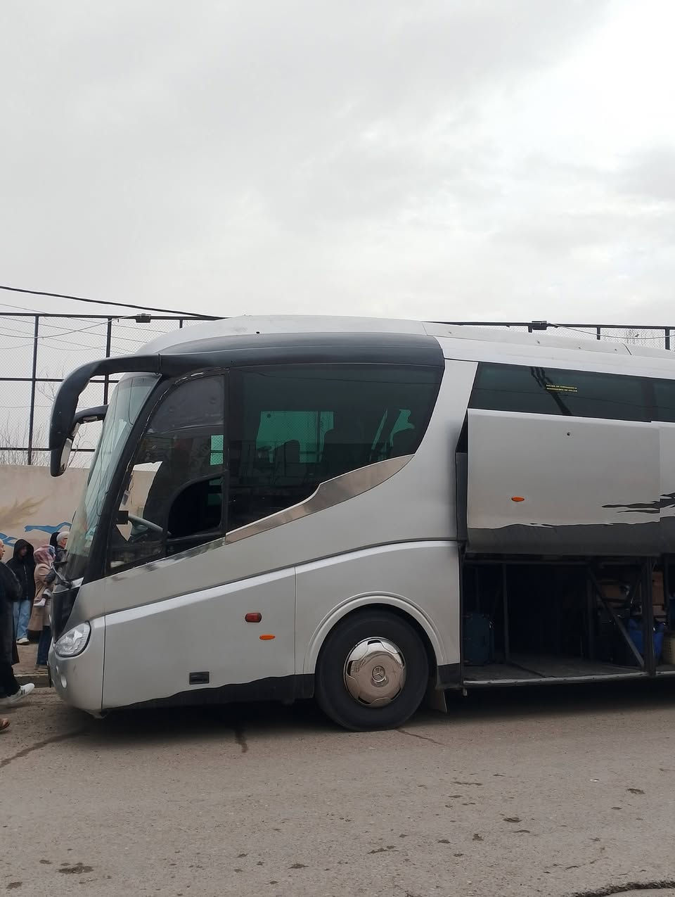 السلام عليكم اخوان باص( مرسيدس)اريزار للبيع مكينه 6مرسيدس 3فيش ادبلوا اكسور مجموعه ام سيوف ضخم تايه حداديه جديده 67راكب رقم وتساب ***********
