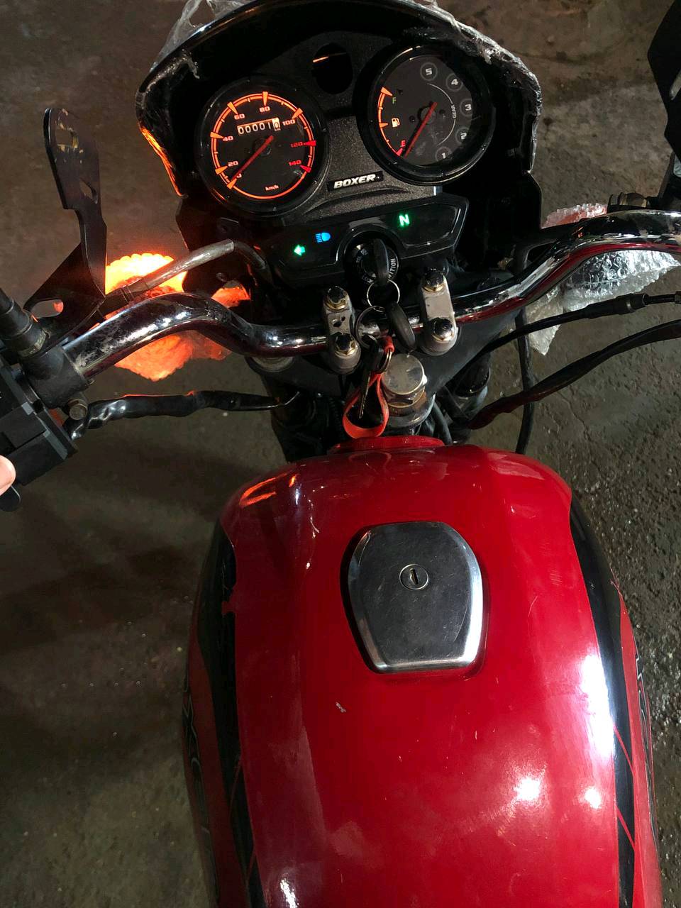 السلام عليكم شباب 
بوكسر جبلي للبيع مديل 2022 طالعه ب2023
مرقمة لوحات انكليزي تحويل ثاني يوم 
دراجة خير من الله مكينه ناعمه نقصه سلف بس السعر مليونين و100الف
للتواصل واتساب ***********
مكاني بغداد سبع قصور ❤️
لللمعلومة دراجه ستخدام شخصي من البيت للشركه 20دقيقه واصل شركه نوب من شركه للبيت 15دقيقه واكذه ستخدامه 