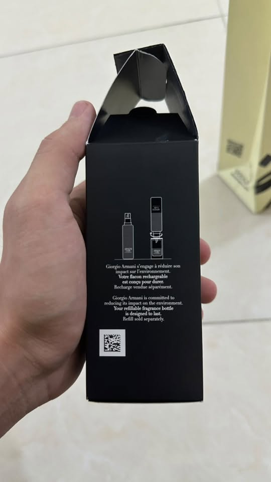 ندي عطر جان بول مستخدم اقل ال 3ml أخذته من الشهيره
وعطر أرماني كود اودي تواليت 75ml مستخدم اقل من 2 ml اخذته من سوق الحره 
مستخدمات قليل جداً و بأعتبار جديدات و إذا تريد لمن تجي تتأكد من الكمية
(تجي و تشوف العطر إذا جديد لو لا )
الرقم ***********
