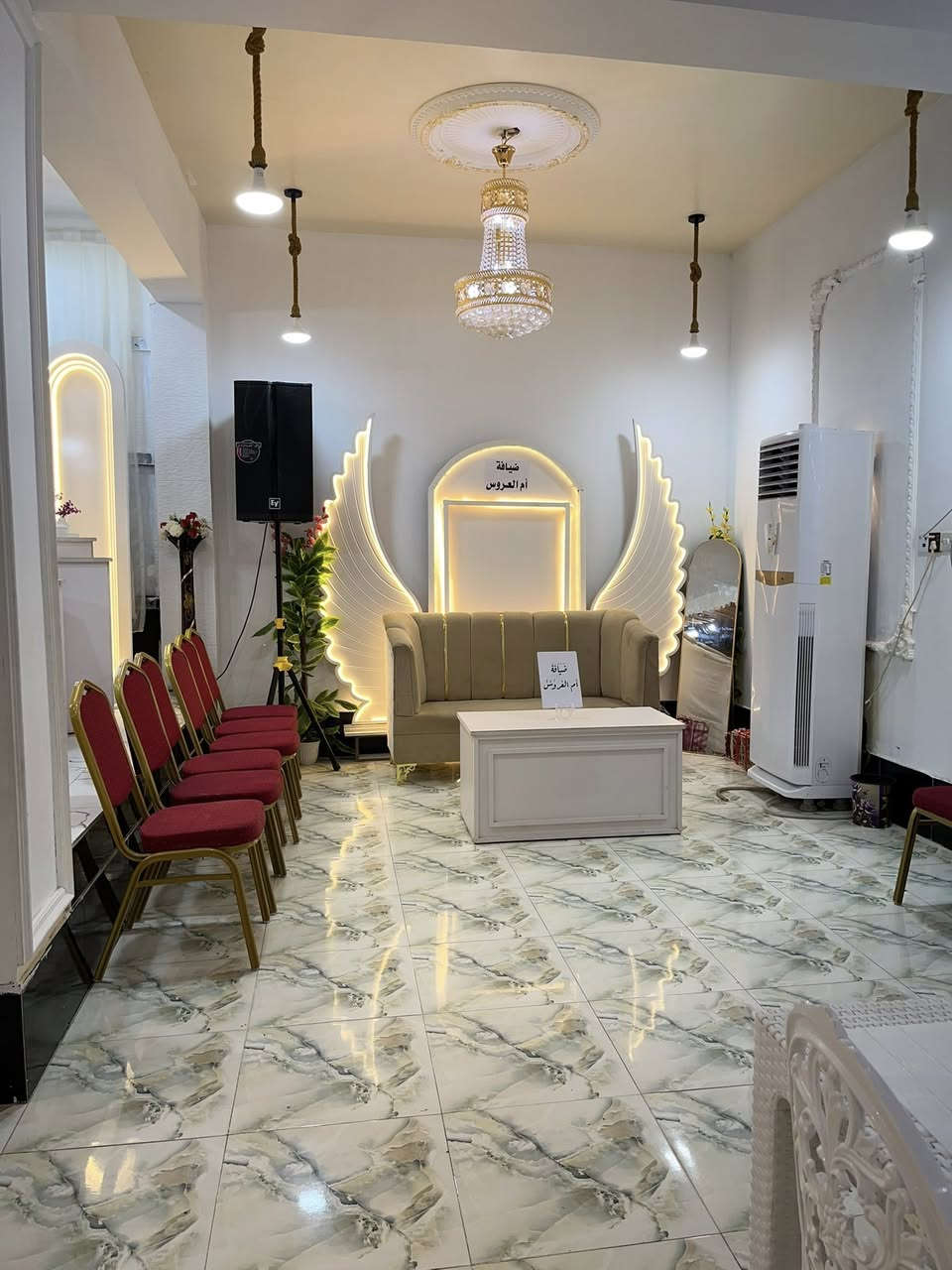 ✨ قاعة آرت ستوديو – الشطرة ✨
🎉 عرض أبو 250 ألف | فرصة لا تتعوّض 🎉
💰 250 ألف دينار فقط

📌 يشمل العرض:
⏰ حجز القاعة 3 ساعات كاملة
🎶 DJ
🎵 أغاني حسب الطلب
📸 تصوير 15 صورة + فيديو
💧 ماء
🧴 كلينكس
💡 ميز المهر
🤵‍♂️ كادر ضيافة وإشراف متكامل
👩‍👧 كوشة خاصة + ضيافة أم العروس
🎂 كيكة ديكور
📱 سحب أجهزة الموبايل

👥 تتسع القاعة لغاية 200 شخص
✨ أجواء راقية | تنظيم عالي | راحة تامة

📍 العنوان: الشطرة – شارع بني زيد
قرب مستشفى الحوراء

📞 للحجز والاستفسار:
***********
