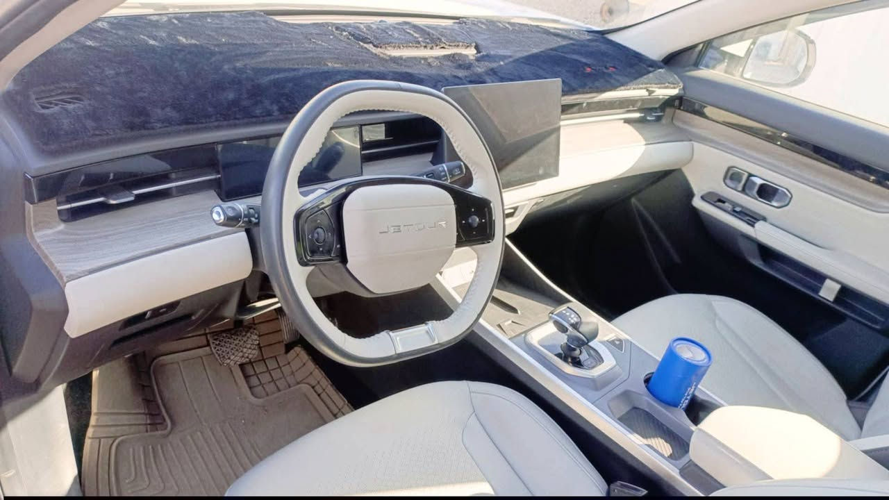 سلام عليكم
فقط بيع   (مكاني النجف ) 

جيتور Dashing 1.5L Comfort

تيربو 

الموديل: 2025 رقم بغداد بأسمي

العداد 25 الف 

ضمان هارلم (شركة مسار المدينه في النجف الاشرف )

كفالة عامة على وضع الشركه 

المواصفات

مقعد السائق كهربائي

المقصورة جلد + دوشمه الاصليه جلد 

نظام أوامر وتحكم صوتي

كاميرا خلفية

حساسات اصطفاف خلفية

مثبت سرعة

 نظام المكابح المانعة للأنزلاق

 نظام التحكم بالثبات

نظام مساعد لصعود المرتفعات

شاحن هاتف لاسلكي سريع

الأضواء الأمامية والخلفية أوتوماتيكية ليد

فلتر تنقية هواء

نظام ابل كاربلاي واندرويد اوتو

ويل الالمنيوم قياس 19 إنش

تشغيل المحرك عن بعد

نظام الدخول الذكي (بصمة)

قفل/فتح النوافذ باستخدام البصمة

وضعيات قيادة متعددة

السعر 26 مليون  وبيها مجال 

رقم ***********
