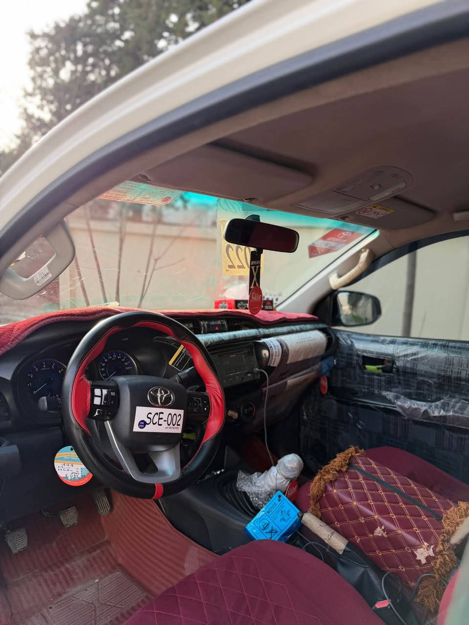 تويوتا هايلوكس تاك 2020 شاشه زينو سياره كه نمونه يه له جواني سياره كي زور خاوين و توند و توله 220 هه زار رويشتووه بي بوياغه بي ليدرانه ٢ په نجه ساردي پيووه يه له بوديكي 4 تايه نوي له ژئره گئر مه كينه اكسل به شه رت 
*********** أربيل, العراق
