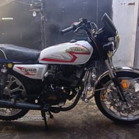 دراجة سيفان 2024  للبيع   اوراق كاملة بيها بس سكنر   دراجة كامله مكملة...