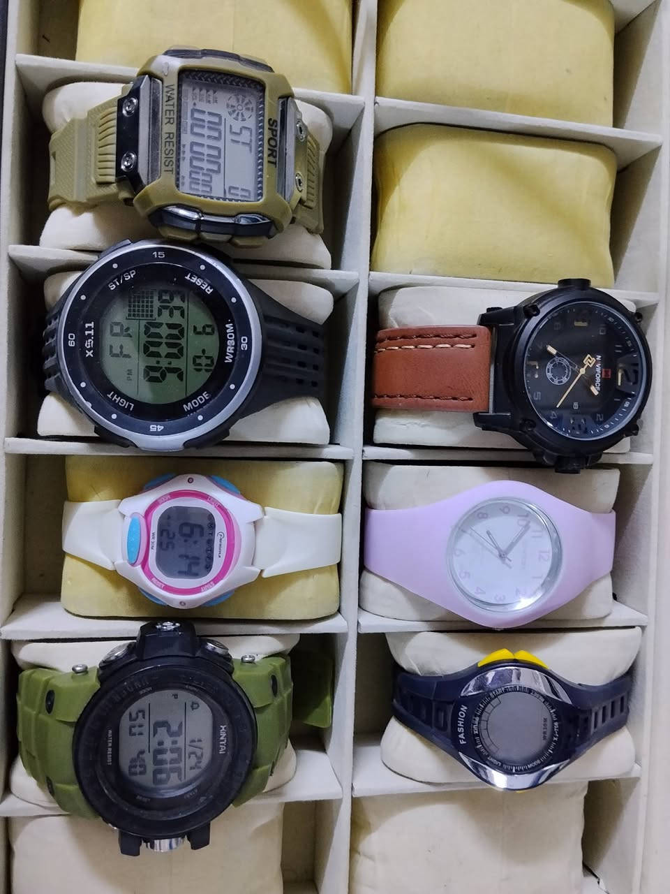 ساعات جديدات كلهن يشتغلن امزون ٧ قطع شلع هنه ولبوكس ٦٠ الف مكاني بغداد *********** توصيل عدي
