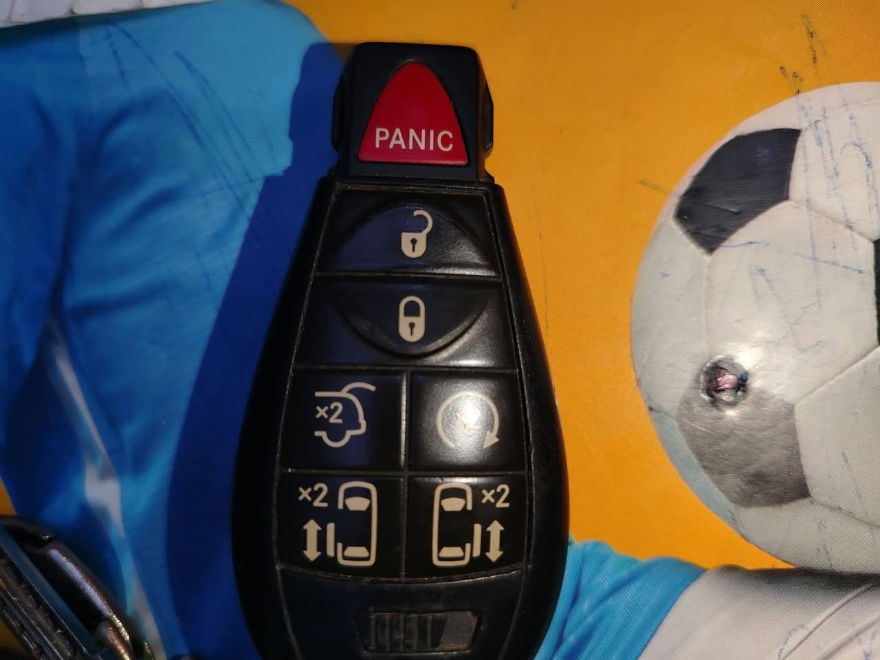 سلام عليكم دوج كرفان موديل 2018 ماشيه ١٧٤ سياره بيها منضومه غاز دبل خزان فول مواصفات GT معروف مواصفاته سياره بيها معجون قليل با لغد ومبدل جاملغ فقط وصبغ قليل با هلال خلفي كله موضح با سونار صدر جديد تايرات جداد سعر ١٦٩ رقم ***********
