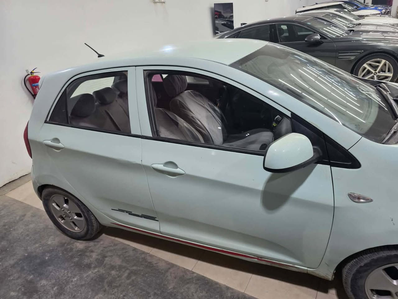 السلام عليكم سيارتي للبيع موديل 13 السياره جاهزه مابيها نقص الضرر نشرت السونار الصبغ الموضح اثر طخات مابيها ضربه ضربه قويه مكاني حله سعرها 70 وبيها مجال *********** رقم زوجي للتواصل وتساب او اتصل
