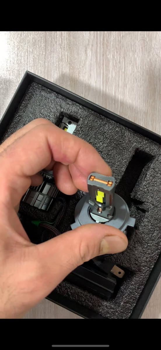 H4
360 watt
36000 lumen
6500 K white 
Torbo Fan 
تاکی شەش بەڕادی مس،یەکێکە لە بەهێزترین لیدەکان مارکەی challnge بازاڕی نیەو لێرە بونی نیە زۆر زۆر بەهێز بە زەمان


**إذا كنت صاحب هذا الإعلان وتريد حذفه لأي سبب، رجاءا أرسل رسالة إلى الدعم الفني**