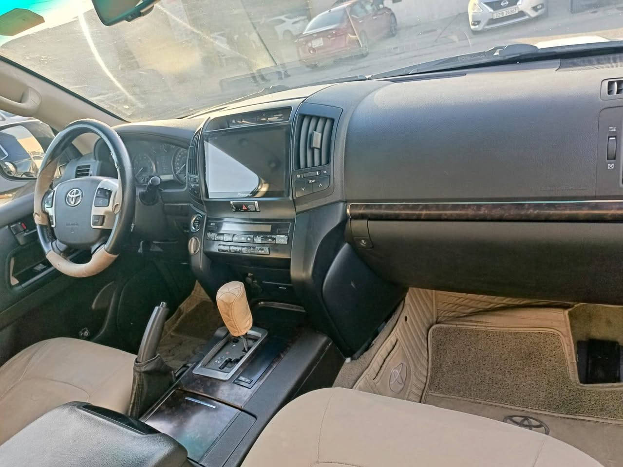 تویوتالاندگرۆز 2010gxr v8تەنها 3پارچەبۆیاغ لای سەکنی ناوەوەی گرتیە مەکینەوگێربەشەرت توندوتۆل بی کێشەیە مەکینەی کراوەتەوە نرخ 270مەجال پئش ودواوەی 2015یە ***********واتساپی لەسەرە
