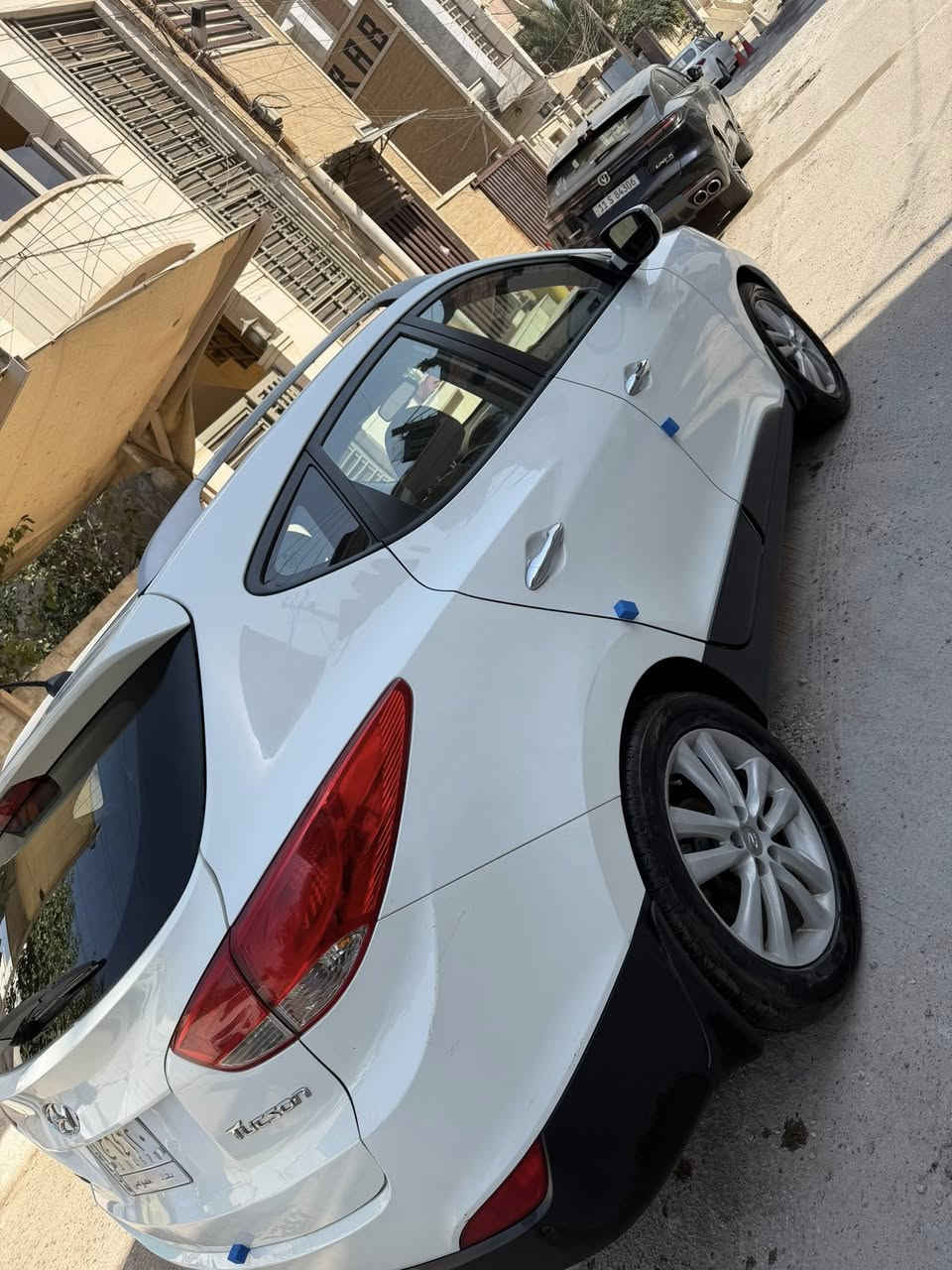 السلام عليكم توكسان موديل 2012 خليجي فول موصفات استيراد خاص محرك 4 سلندر بصمه ابواب بانوراما طكتين كشنات جلد وكهرباء وتدفئه امامي خلفي تبريد شاشه كامره تحكم استيرن دبل ايرباك مري شفط وشاير بلمري ماشيه 126 
بغداد المنصور 
***********
السعر 13500$ وبيه مجال
