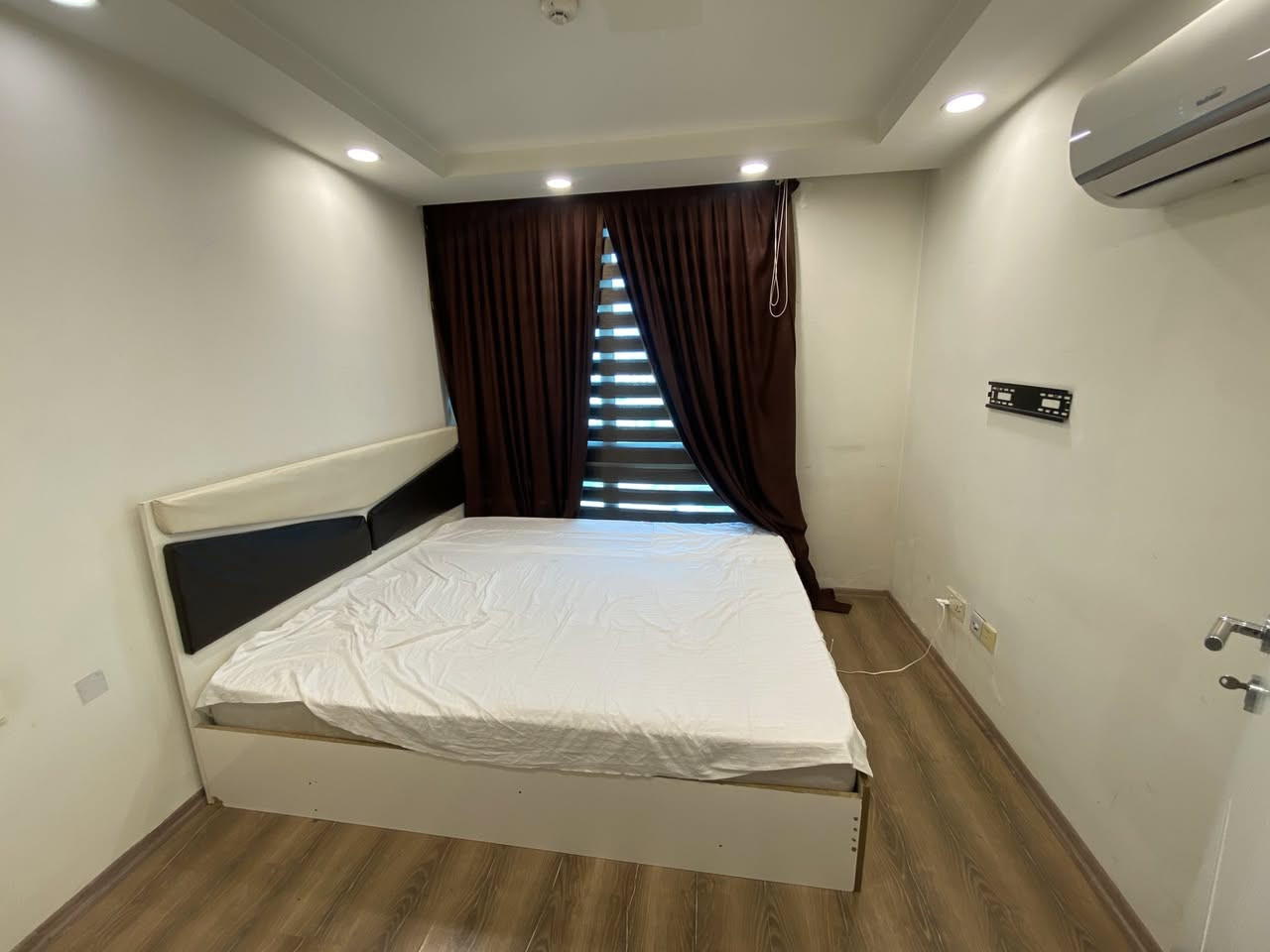 ‏ استوديو للإيجار في أربيل
‏في مجمع سكني لايف تاور
‏داخل مربع الذهبي 
‏شقة ‏متوفر مؤسسة بالكامل 
‏دوبليكس
‏لاستفسار أكثر على ال WhatsApp
***********
***********
‏
