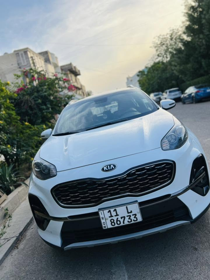 السلام عليكم 
كيا سبورتج موديل ٢١ جيتي لاين فول مواصفات 
السياره بيها بارد ماشر من اخذتها بس هذا البيها 
بدون صبغ
ماشيه ٨٥ الف 
رقم بغداد باسمي 
السعر ١٩٣ وبيها مجال بسيط 
عنوان السيارة بغداد البنوك 
*********** 
رجائا بس الشراي يتصل
