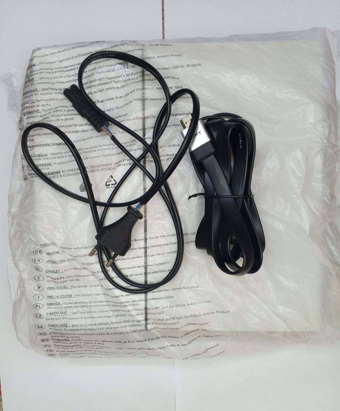 السلام عليكم 
بلاي ستيشن 4 فات
تجي وياة الملحقات كاملة
واقراص 2 لعبة Call of Duty 
ولعبة حرب مترجمة باللغة العربية 
مع جويستك 2 ابيض وذهبي 
وكابل ال HDMI 4k 
السعر 250 قفل


**إذا كنت صاحب هذا الإعلان وتريد حذفه لأي سبب، رجاءا أرسل رسالة إلى الدعم الفني**