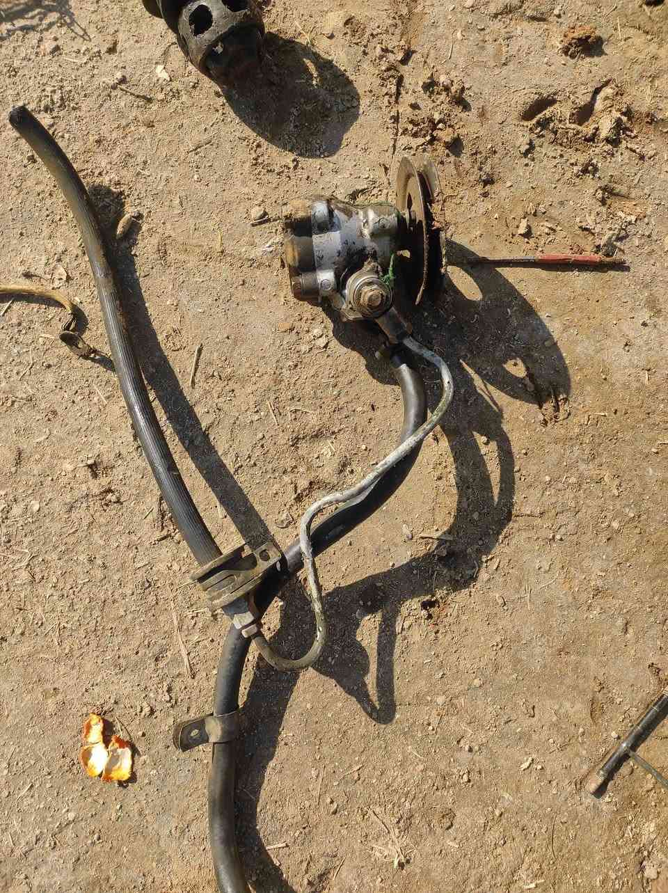 سلام عليكم ابيع غراض مال باجيرو موديل 94 تفصيخ  يرهم الكيلوبر ***********
