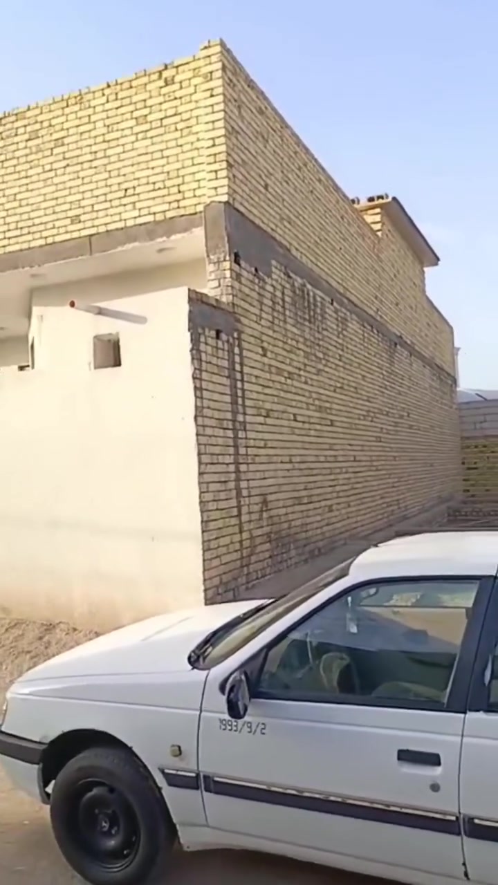اللهم صل على محمد وال محمد.. السلام عليكم
بيت زراعي للبيع علماً ان المنطقة او الفرع كله مستلمه وصولات. البيت بناء طابوگ وسقف كونكريت وستاره مترين الا ربع كما اموضح بلتصوير بناء جديد صار اله ست اشهر من كمل البيت ١٤٠متر يحتوي على استقبال ٦ومطبخ وصاله ٧×٤وغرف عدد ٢ .. ٥ونص×٣ونص ومنور وحمام داخلي وصحيات خارجي وطارمه.. السعر ٧٨وبيه مجال قليل خدمات ماي مجاري كهرباء انتر نت ضوئي مولد أمبير 

المكان سديناويه قرب الدله شارع الشهيد ابو مهدي المهندس المصوره مو اول فرع على اليسره ثاني فرع ويكون اقرب للشارع العام من مدرسة صفي الدين.. 

ملاحضه الناشر ابو البيت..***********
