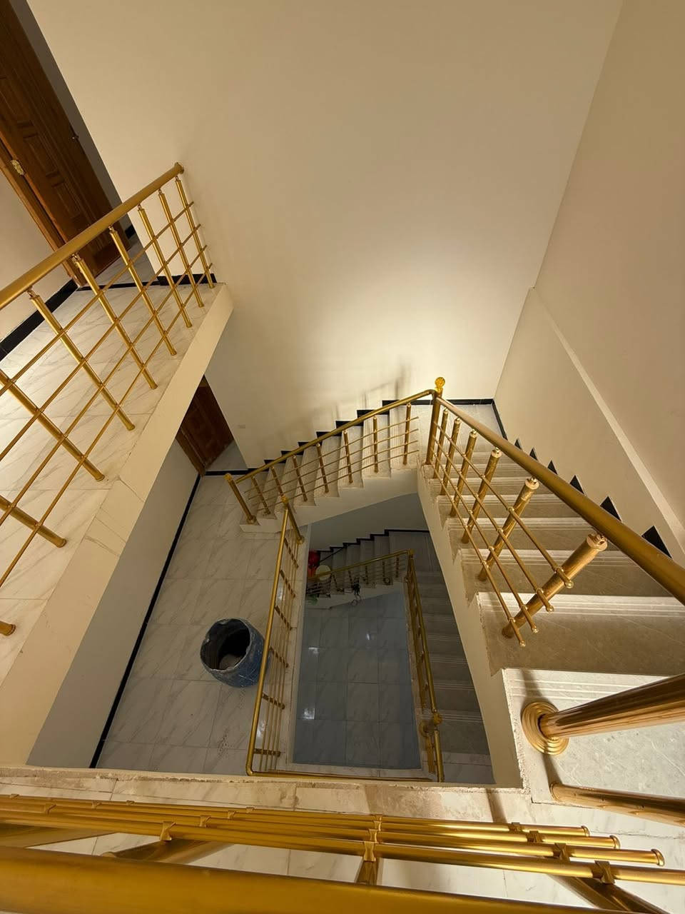 السلام عليكم بيت للبيع بالجزيره مقابيل البرج مال الجزيره المساحه ١٠٠ نزال ٢٠ واجه ٥  متكون من القاط الاول صاله وغرفه نوم وصحيات والقاط الثاني صحيات وغرفتين نوم والقاط الثالث غرفه نوم وبالكونه السعر ١٥٠ من فضل الله البيت كامل مكمل *********** أي استفسار  اتصل ع هذا الرقم
رجاءا فقط الي يريد يشتري يتصل  والسعر بيه مجال
