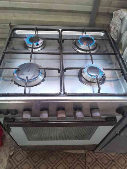 السلام عليكم طباخ 4 عيون شغال ونظيف على الفحص السعر 75 الف مكاني حله مركز ***********
