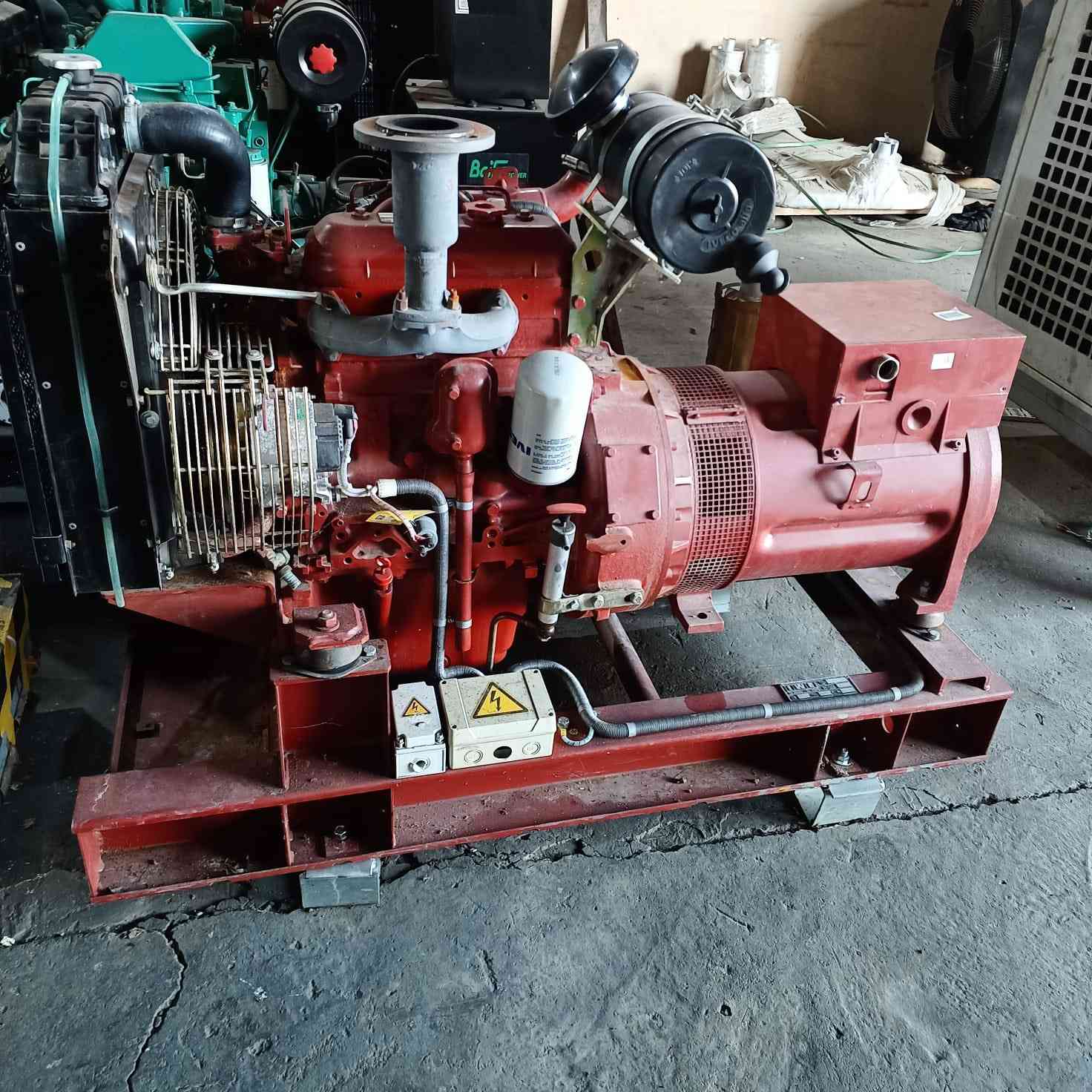 #مولدات 
افيكو   3   سلندر إيطالي اصلي بلادي
اخو زيرو مامشتغل بل عراق شرط الشغل والحمل 
فول اوتو + نظام حمايه فول ومكفول 

التوليد 30 kva ميكالتي 
السعر خاص أو اتصال بالرقم التالي 

العنوان أربيل الصناعه الجنوبية 
للاستفسار (***********) يوجد توصيل لجميع المحافظات
