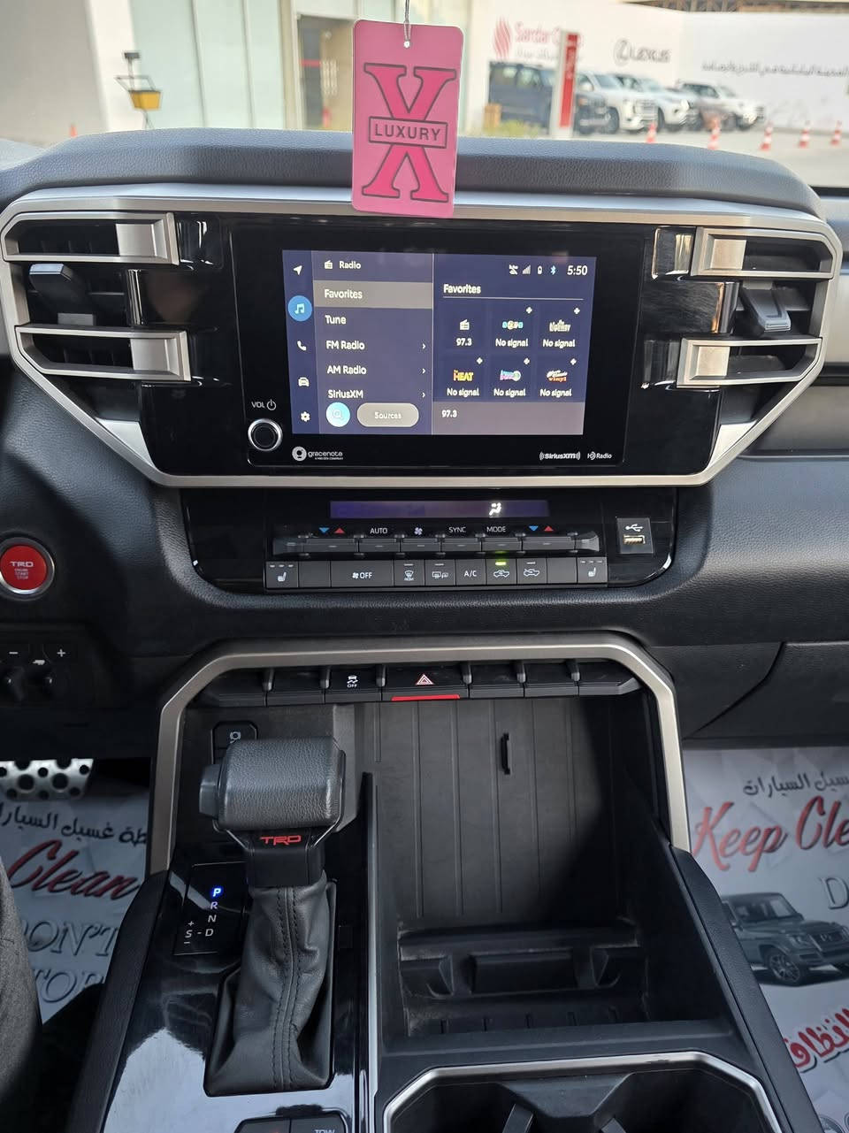 🚘 : تويوتا تندرا (Toyota Tundra)

🌟 الفئة: Crewmax SR 

📅 الموديل: 2023

🛣️ الممشى: 17,000 ميل فقط 

🔢 رقم الشاصي : (5TFLA5AB4PX027839 )

​⚙️ المواصفات :

• ​المحرك: الجيل الجديد i-FORCE 3.5L V6 توين تيربو 

• ​ناقل الحركة: أوتوماتيكي بـ 10 سرعات لأداء سلس واقتصادي.

• ​الشاشة: شاشة وسطية 8 بوصة ذكية تدعم Apple CarPlay و Android Auto لاسلكياً.

• ​أنظمة الأمان: حزمة السلامة المتطورة (Toyota Safety Sense 2.5) تشمل رادار التصادم، وتنبيه الخروج عن المسار.

• ​الإضاءة: منظومة إنارة LED أمامية كاملة.

• ​الدخول: نظام الدخول الذكي والتشغيل بالبصمة.

• ​المقصورة: فئة الـ Crewmax توفر أوسع مساحة ركوب خلفية لراحة العائلة.

​✅ حالة السيارة:

السيارة مفحوصة بالكامل وجاهزة 

الحادث جانبي (صور الحادث مرفقه").

.تحويل ثاني يوم

​💰 السعر: [33$] وبيه مجال

​📍 موقع - بغداد - حي الجامعة

📞 ( ***********)
