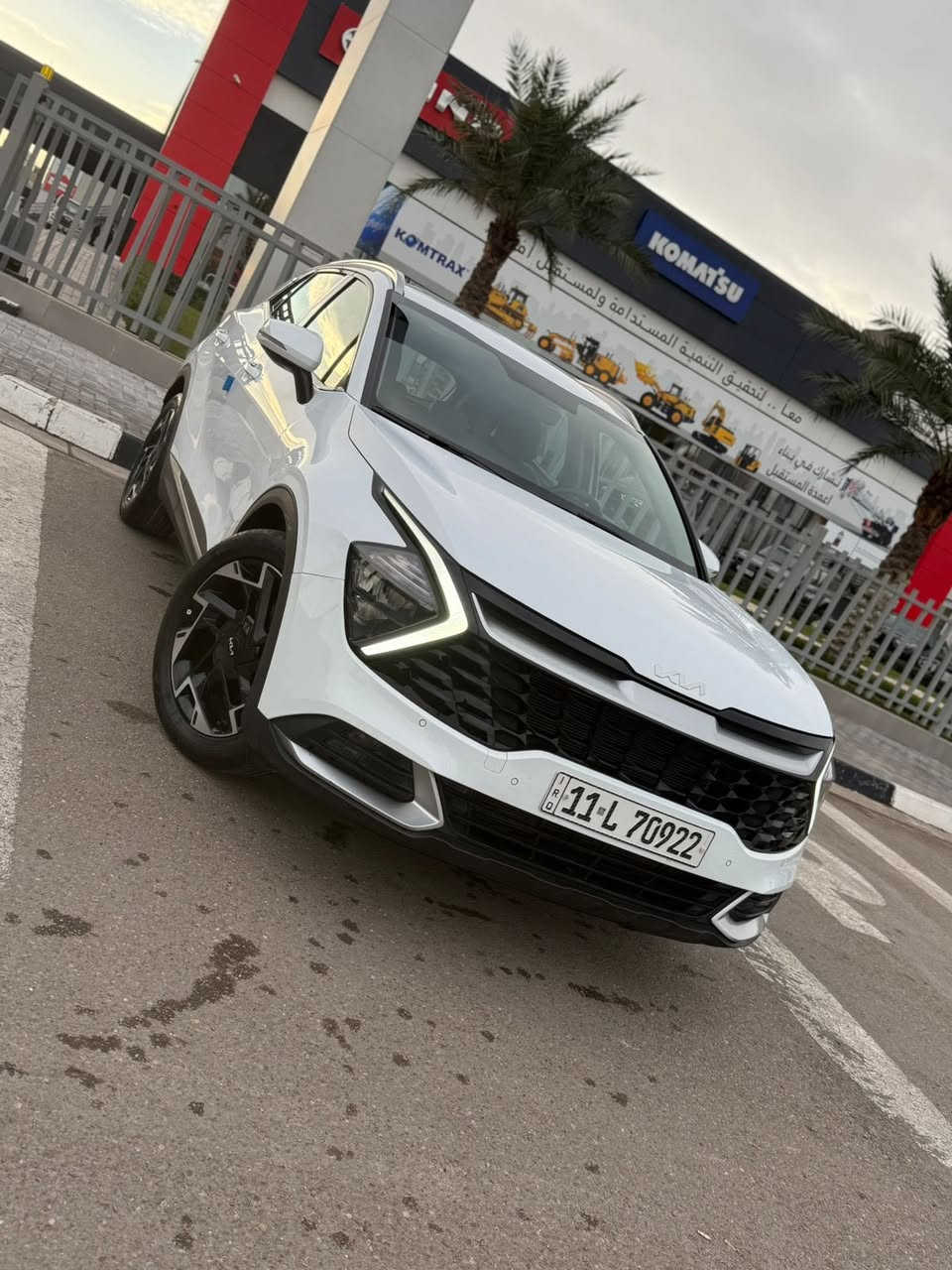 السلام عليكم / سبورتج موديل /2024 
محرك /2000 ضمان شركة الدوليه 
مكفوله من البارد / والصبغ 
السياره ع وضع الشركه / رقم بغداد 
مواصفات / كراسي كهرباء / بصمه 
تشغيل عن بعد / شاحن واير ليس / 
تدفئه كشنات + الستيرن 3 اضمت قياده 
كراسي كهرباء / سايد بريك بصمه / 
مري شفط / حساس خلي امامي 
تبريد قطعتين / لد امامي خلفي 
ماشيه 40 / المكان السيديه 
رقم التلفون / ***********
