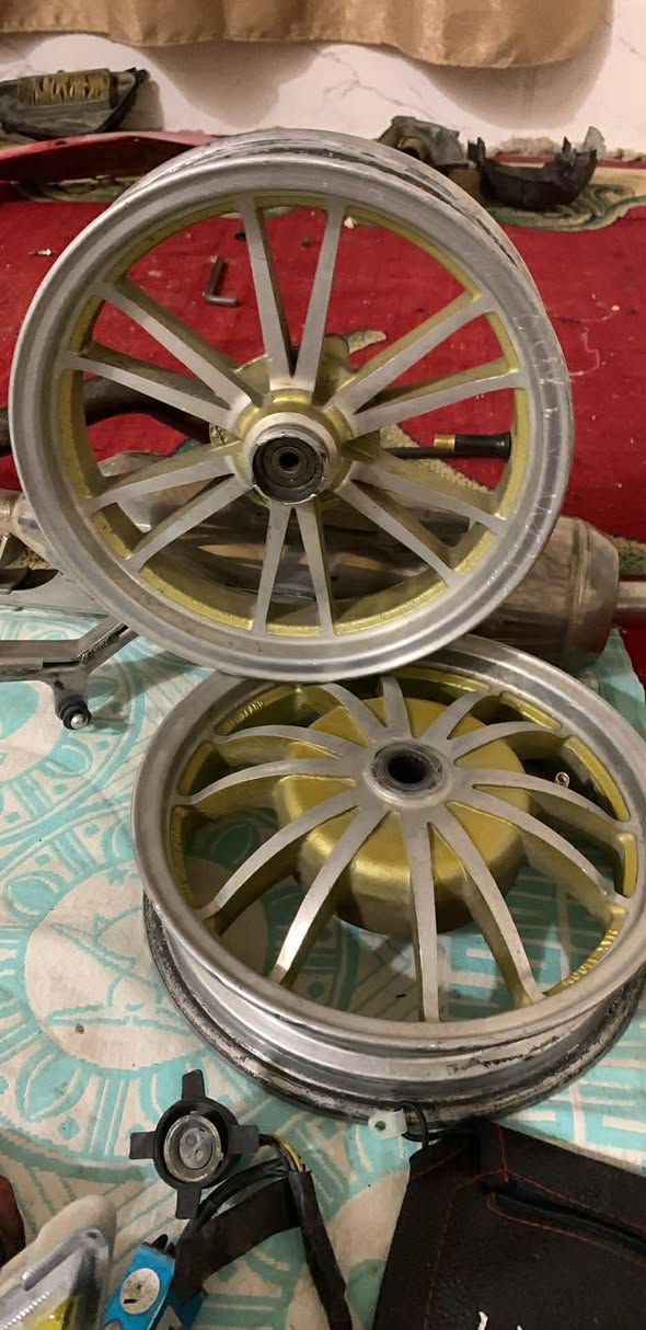 وياله زوجين مكفولات قفل ١٥٠ شراي خاص وادلل 
ونواعم كرزيه وياهن براغي خاص وادلل مكاني حله توصيل موجود ***********
