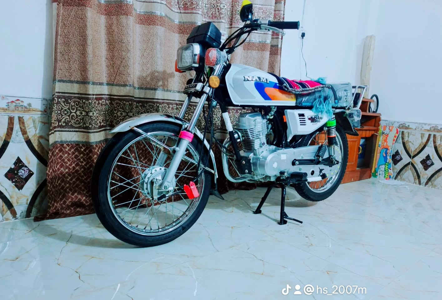 موطور لبيع بسعر 700وبيه مجال نفس الصور غراض كله اصلي بس محرك متيز وشاصي متياز وراق كامله فيس مفتوح ورقم موجود ***********
