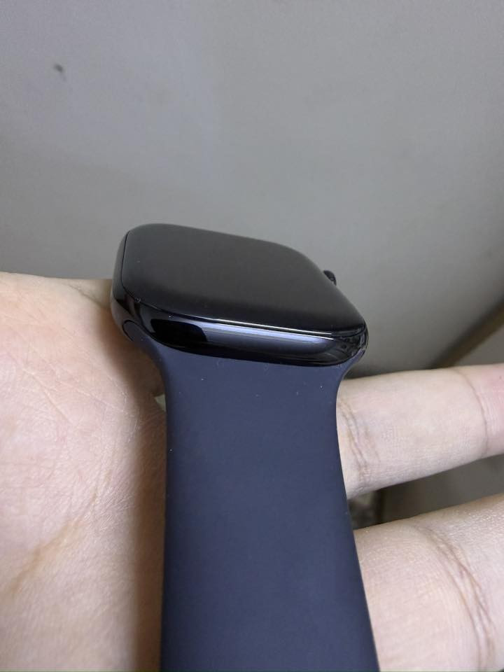 السلام عليكم 
ابل واتش جيل 10 حجم 46m
الساعة ضمانها ضمان ماستر وبعدها بالضمان 
الساعة مفتوحة شهر 11 ومشحونة 9 مرات فقط
الساعة بدون زلخ لا شاشة ولا اطار
بطارية 100%
نظافة 100%
الساعة كامل ملحقات سير وشاحنة كارتون
سعرها 400 لان ضمان ماستر 
***********
