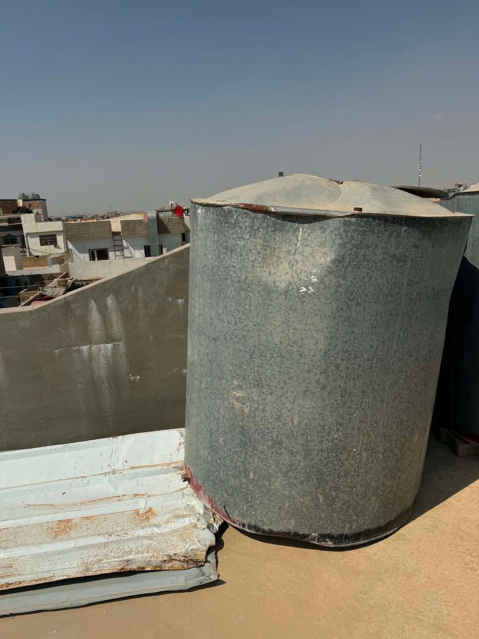 تانكيات للبيع   نص عمر  و مبردة شرط شغالة كلشي مابيها 
للاتصال

***********
