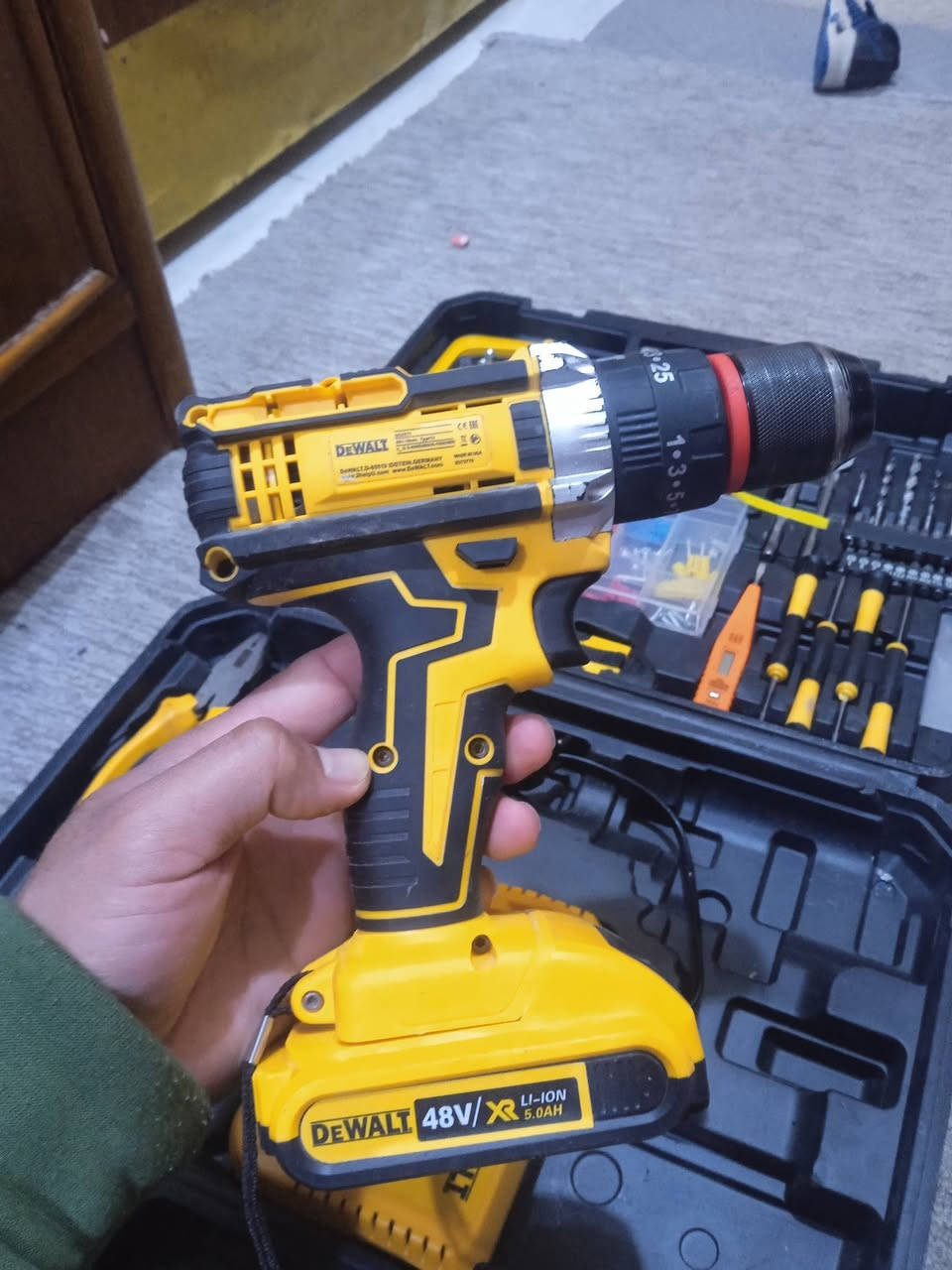 السلام عليكم درين لبيع استعمال شي قليل ويا ٤٠ قطعه حفر الكتابه السعر ٥٠ وبي مجال قليل بابل ابو غرق
***********
