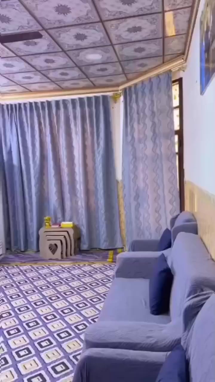 السلام عليكم.  بيت للبيع مساحتة 230 متر
يحتوي  غرفتين نوم واستقبال ومطبخ وصالة. 
وحمامات داخليه وخارجية 
بيت جاهز مجهز  من كلشي 
جيب غراضك وتكعد كبل 
وهذا تصويره وشوفو 
عقد زراعي 117 
العنوان: البانروما  شارع جامع الفرقان  
*********** 
ومتوفر واتساب واتصال. وبخدمتكم
